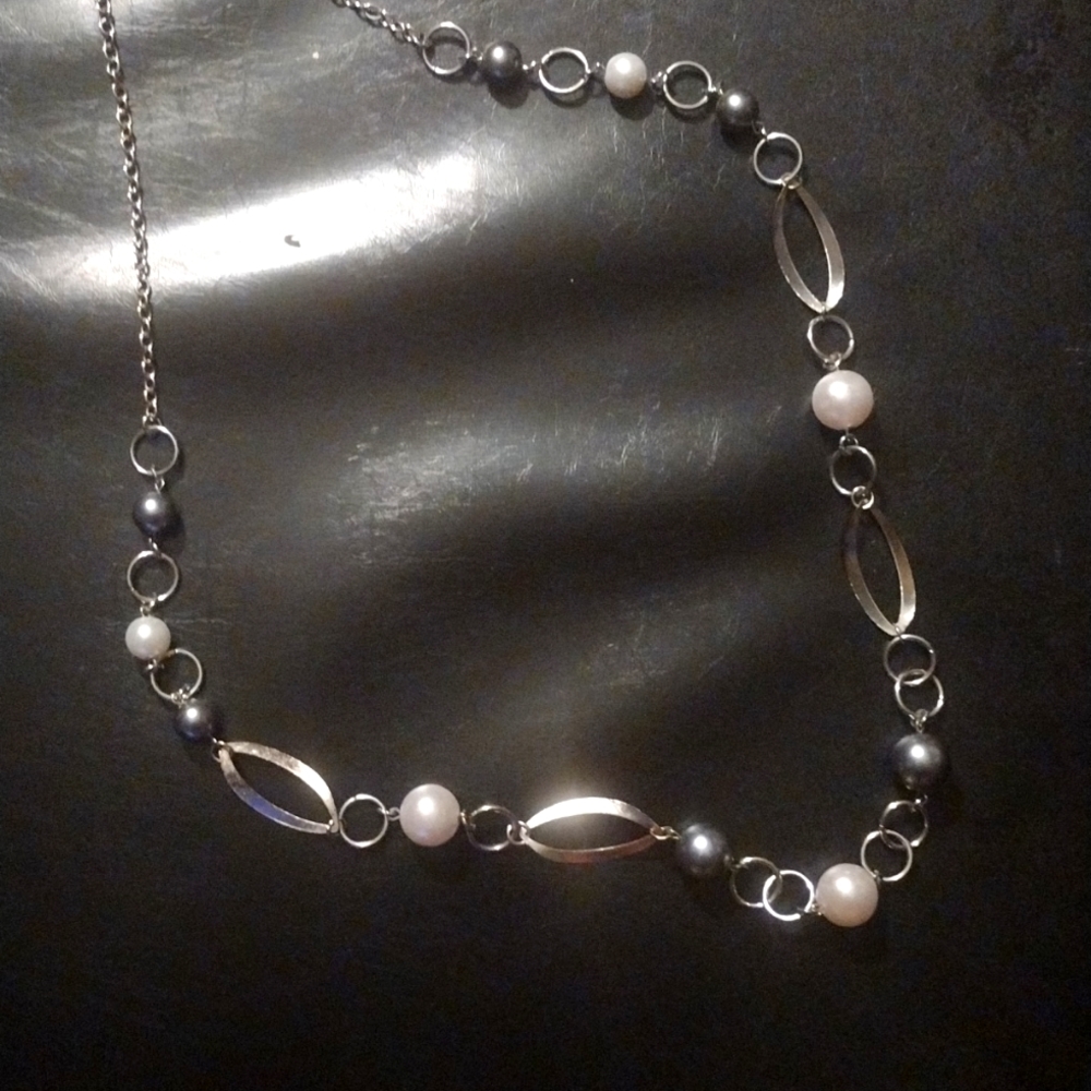 Women's accent necklace